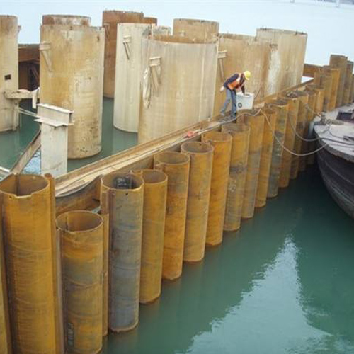 聊城钢护筒现场安装